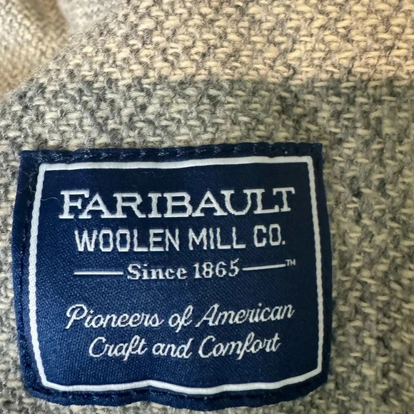 Faribault Women’s Gray 100% Virgin Wool Shawl with Fringe - Picture 2 of 7